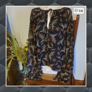 Nwt Flowy Blouse With Pretty Sleeve Detail. Size Medium